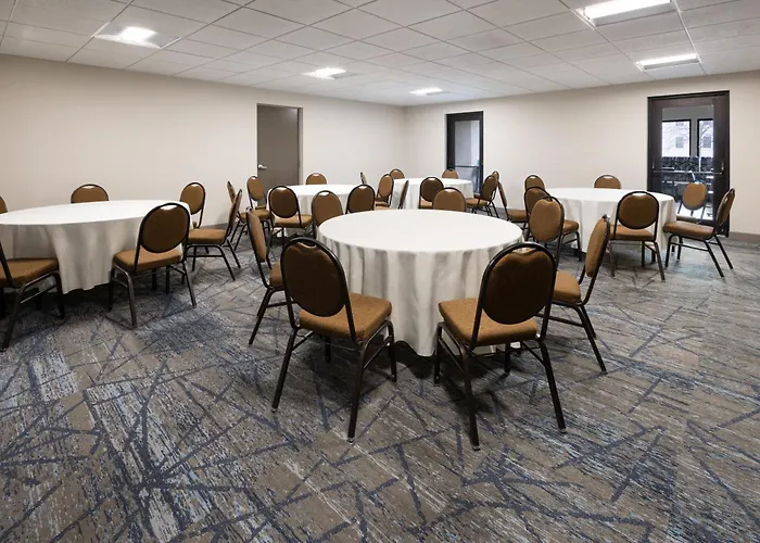 Holiday Inn Express & Suites Leesburg - Historic District By Ihg